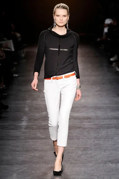 Look 11